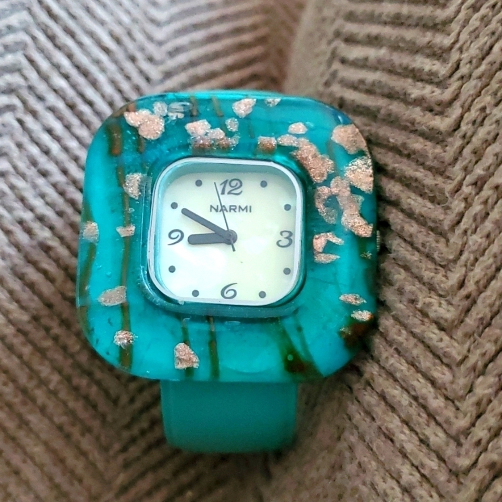 WOMENS NARMI QUARTZ WATCH HINGE CUFF BAND